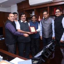 दा इंडियन एक्‍सप्रेस ग्रुप ने विशाखापट्टनम में 18.02.2017 को ”एक्‍सप्रेस टेक्‍नोलॉजी सभा” में पेशेवरों (प्रोफेशनल्‍स) को जोड़ने के लिए एक उत्‍कृष्‍ट तकनीकी प्‍लेटफॉर्म प्रदान करने हेतु इंफ्राकॉन को पुरस्‍कृत किया।