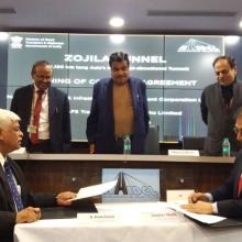 एनएचआईडीसीएल द्वारा आईएल एंड एफएस ट्रांसपोर्टेशन नेटवर्क्स लिमिटेड के साथ जोजिला सुरंग परियोजना के लिए संविदा करार पर हस्ताक्षर किए गए