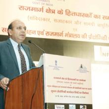 नई दिल्‍ली में 16 मई 2016 को राजमार्ग क्षेत्र के हितधारकों का सम्‍मेलन, सड़क परिवहन एवं राजमार्ग मंत्रालय की सूचना प्रौद्योगिक (आईटी) पहल का प्रवर्त्तन एवं सूचना प्रौद्योगिकी कार्यदल रिपोर्ट का विमोचन।